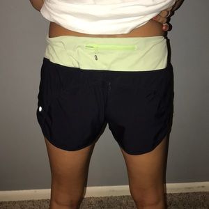 NAVY LULULEMON SHORTS 4’ INSEAM